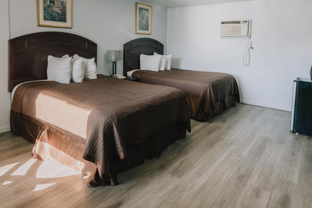 Queen Room with Two Queen Beds interior